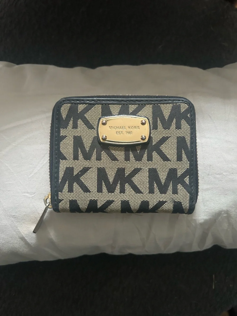 MICHAEL KORS Black and Cream Logo Zip Wallet - Picture 1 of 7